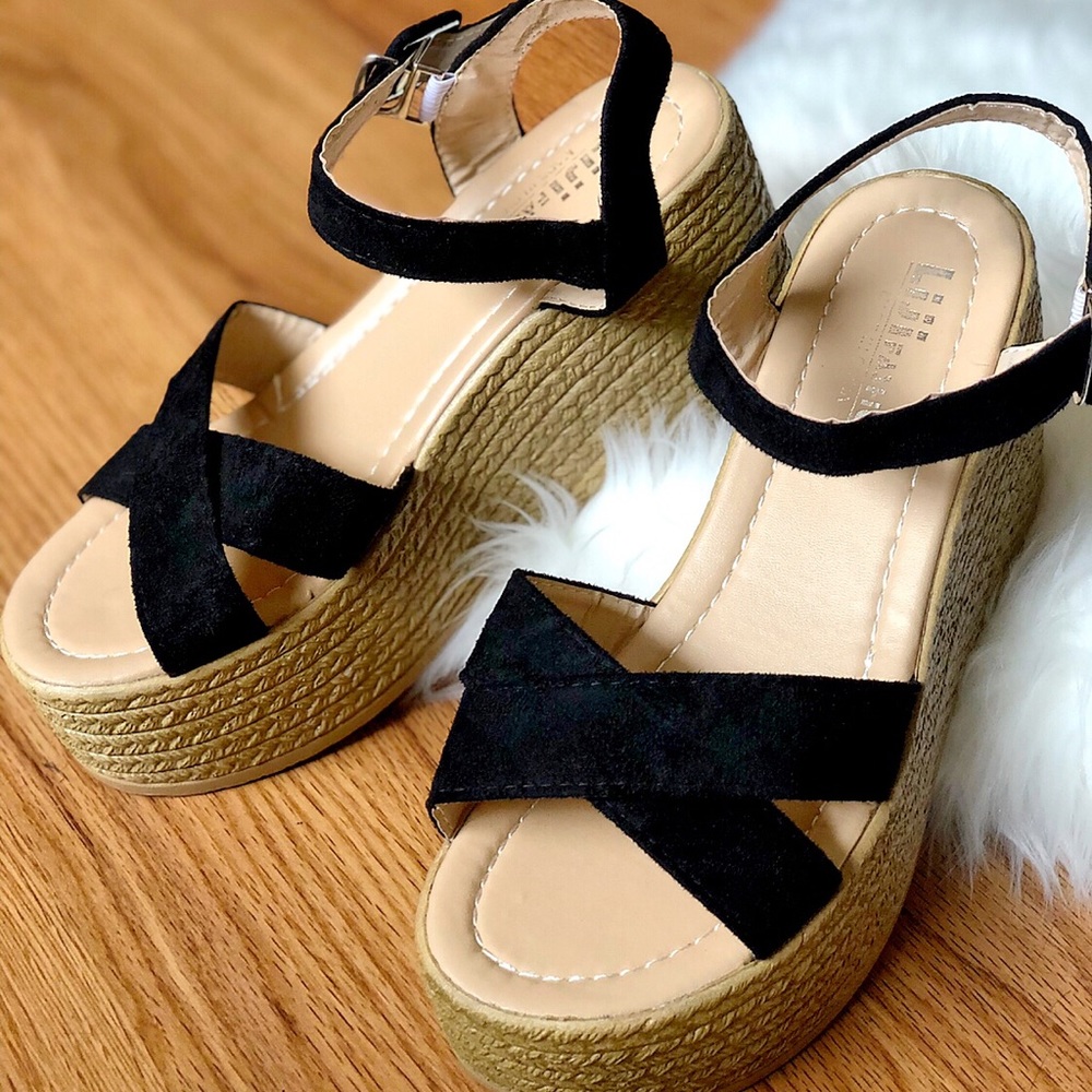 🌴JUST ADDED🌴 Black Wedge Sandals